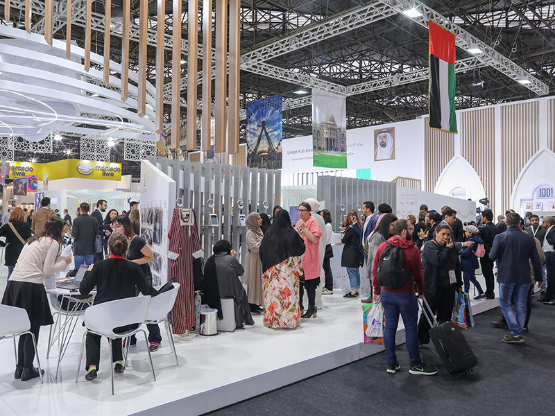 "طارش الهاشمي" يسرد بأوتار عوده حكاية الساحل الإماراتي وموسيقى البحر في القارة اللاتينية